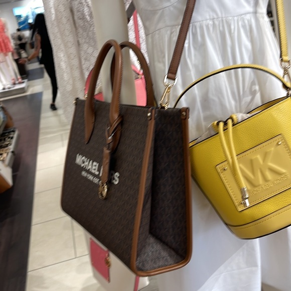 Michael Kors "Mirella" MD EW Tote Brown Shoulder Bag - 35F2G7ZT2B 
Brown 
NWT - Picture 7 of 16